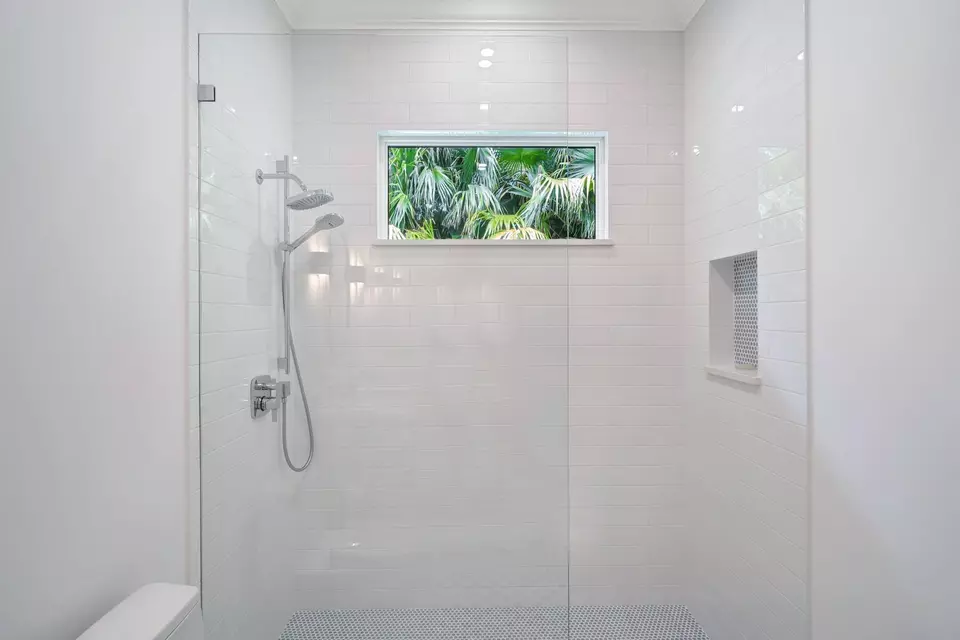 Bath - 201 Shores Dr, Vero Beach, FL 32963 photo 5 of 7