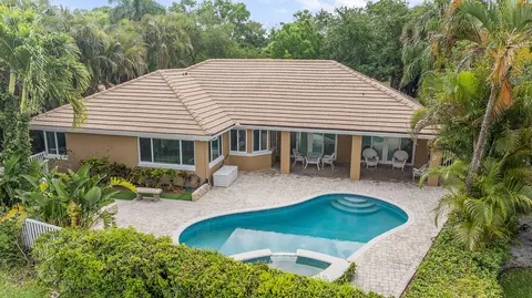 18475 Lake Bend Dr, Jupiter, FL 33458