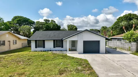 717 Holly Ave, Fort Pierce, FL 34982