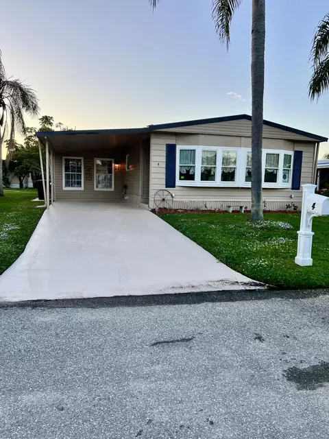 4 Montilla Way, Port Saint Lucie, FL 34952