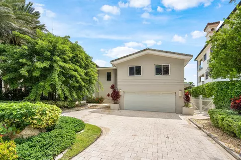 1906 Bay Dr, Pompano Beach, FL 33062