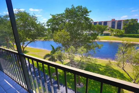 7290 Kinghurst Dr #407, Delray Beach, FL 33446