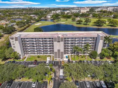 3100 W Rolling Hls #705, Davie, FL 33328