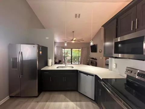 13 Via De Casas Sur #203, Boynton Beach, FL 33426