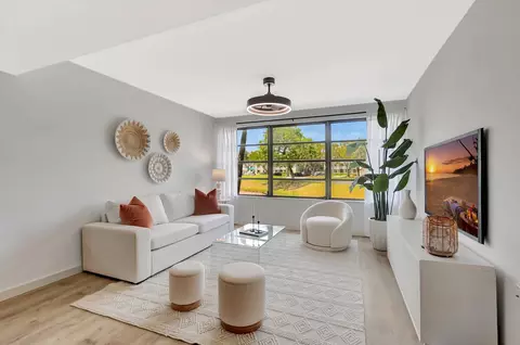 6049 Balboa #106, Boca Raton, FL 33433