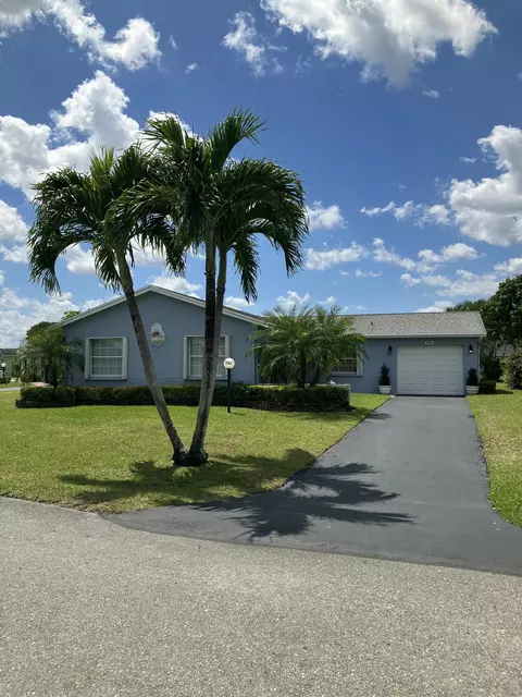 7261 Pine Forest Cir, Lake Worth, FL 33467