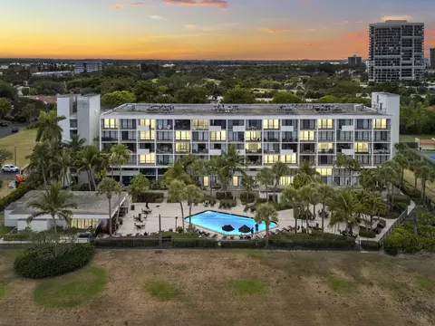 1830 Embassy Dr #607, West Palm Beach, FL 33401