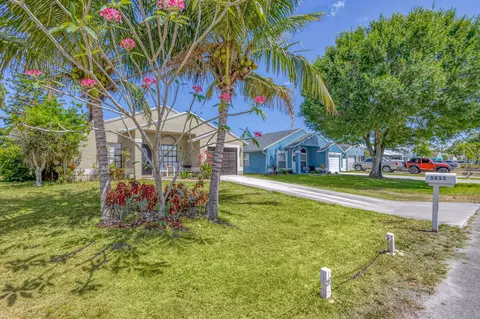 5855 SE Mitzi Ln, Stuart, FL 34997