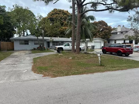 5311 Woodland Dr, Delray Beach, FL 33484