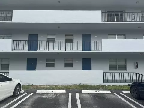 1630 Embassy Dr #102, West Palm Beach, FL 33401