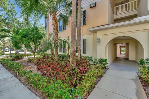 275 Murcia Dr #102, Jupiter, FL 33458