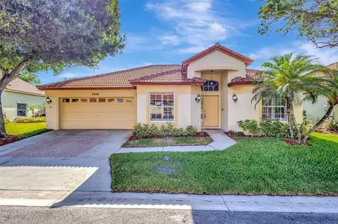 7026 Galleon Cove Cir, Riviera Beach, FL 33418