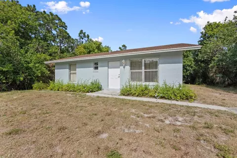 5851 SE Wesley Ave, Stuart, FL 34997