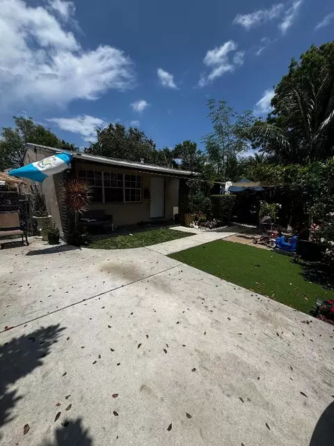 635 48th St, West Palm Beach, FL 33407