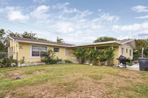 3208 Prince Dr, Lake Worth, FL 33461