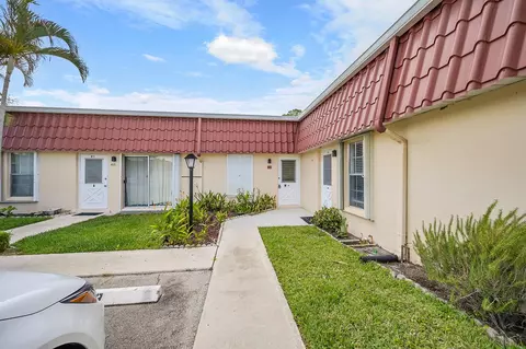 613 Laconia Cir, Lake Worth, FL 33467