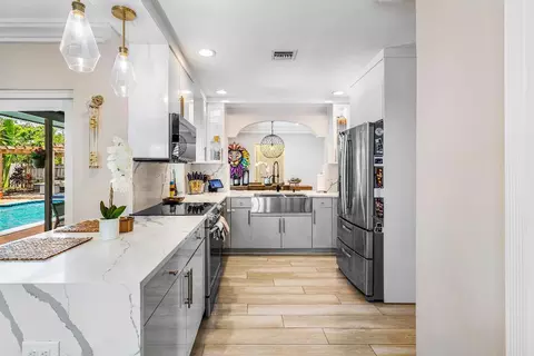 1707 NW 38th, Oakland Park, FL 33309