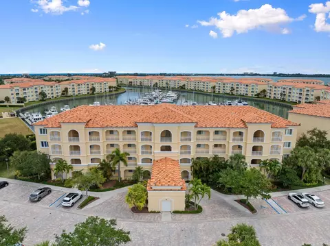 11 Harbour Isle Dr W #106, Fort Pierce, FL 34949
