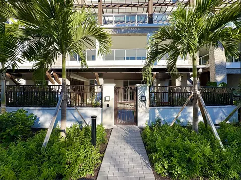 220 SE Mizner Blvd #104, Boca Raton, FL 33432