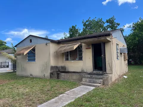 2960 NW 67th St, Miami, FL 33147