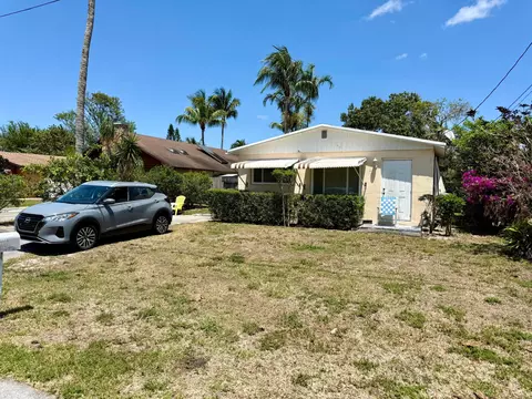 3520 Suncrest Rd, Lake Worth, FL 33467