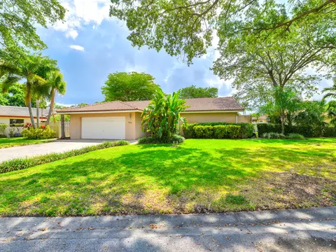 215 NW 86th Ter, Coral Springs, FL 33071