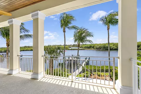 8566 SE North Psge, Tequesta, FL 33469