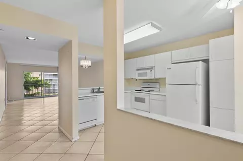 9537 Weldon Cir #I302, Tamarac, FL 33321