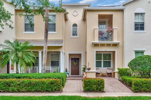 341 Indian Creek Pkwy #202, Jupiter, FL 33458