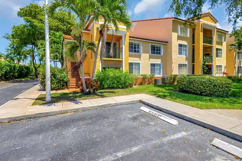 120 Yacht Club Way #208, Hypoluxo, FL 33462