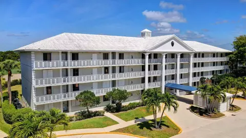 2421 Village #203, West Palm Beach, FL 33409