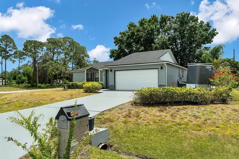 398 SE Husted Ter, Port Saint Lucie, FL 34983