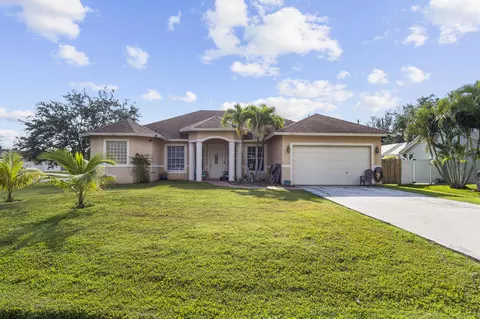 2001 SE Parrot St, Port Saint Lucie, FL 34952