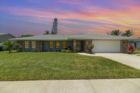 660 S Hedgecock Sq, Satellite Beach, FL 32937