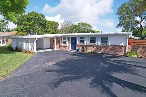 825 Northern Dr, Lake Park, FL 33403