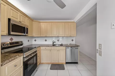 1036 Hythe B #B, Boca Raton, FL 33434