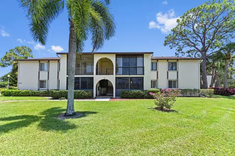 302 Knotty Pine Cir #D-1, Greenacres, FL 33463