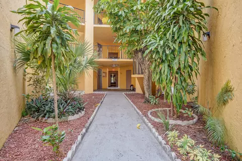 4364 NW 9th Ave #16-3D, Pompano Beach, FL 33064