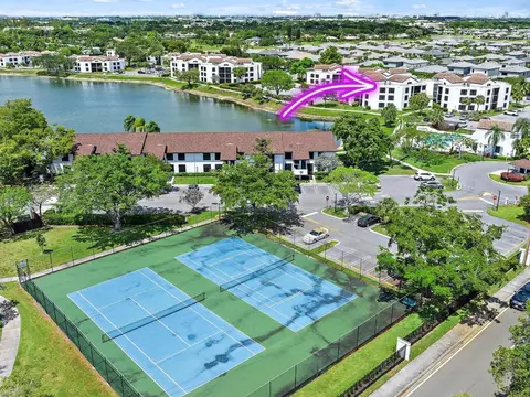 210 Lake Pointe Dr #310, Oakland Park, FL 33309
