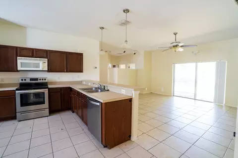 209 Round Man St, Leesburg, FL 34748
