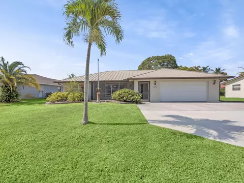 1134 SE Mendavia Ave, Port Saint Lucie, FL 34952