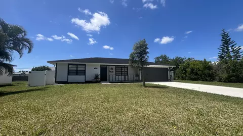574 NW Marion Ave, Port Saint Lucie, FL 34983