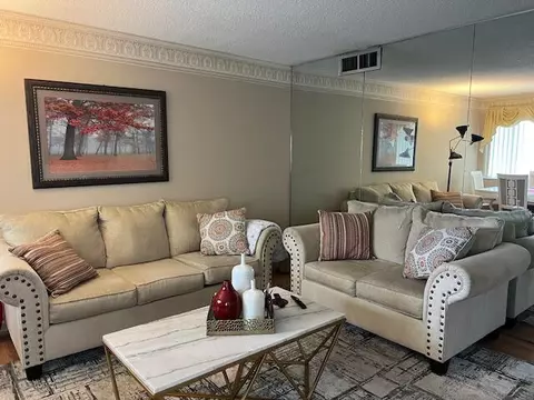3400 Springdale 303 #303, Palm Springs, FL 33461