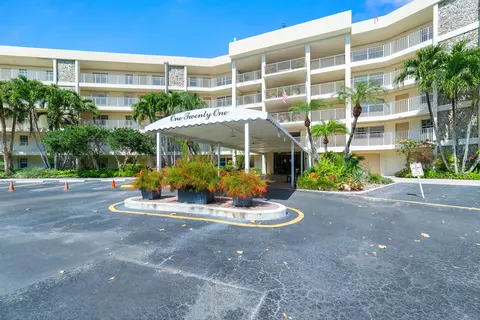 800 Cypress Grove Dr #211, Pompano Beach, FL 33069