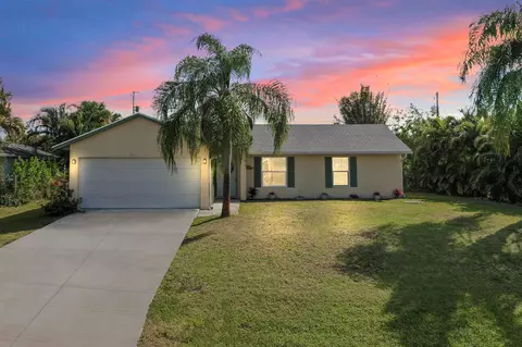 4372 SW Elaine Ct, Port Saint Lucie, FL 34953