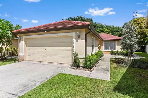 12203 Brisbane Ln, Wellington, FL 33414