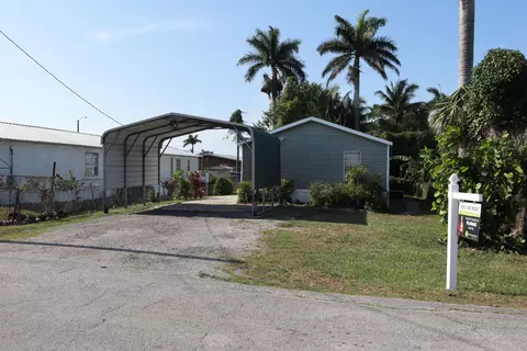 817 E 7th, Pahokee, FL 33476