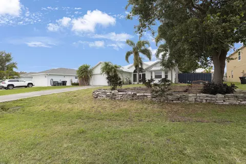 427 SW Cahoon Ct, Port Saint Lucie, FL 34953