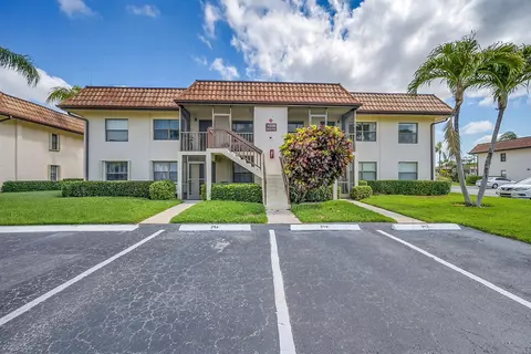 7226 Golf Colony 201 Ct, Lake Worth, FL 33467