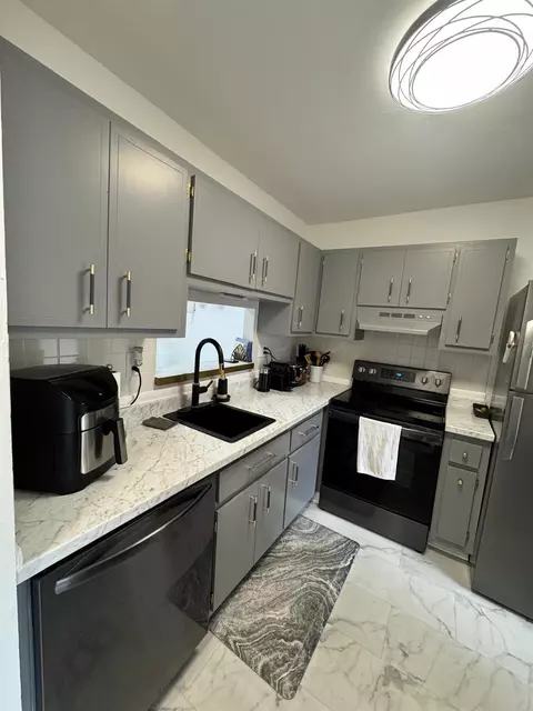4441 NW 16th St #J210, Lauderhill, FL 33313
